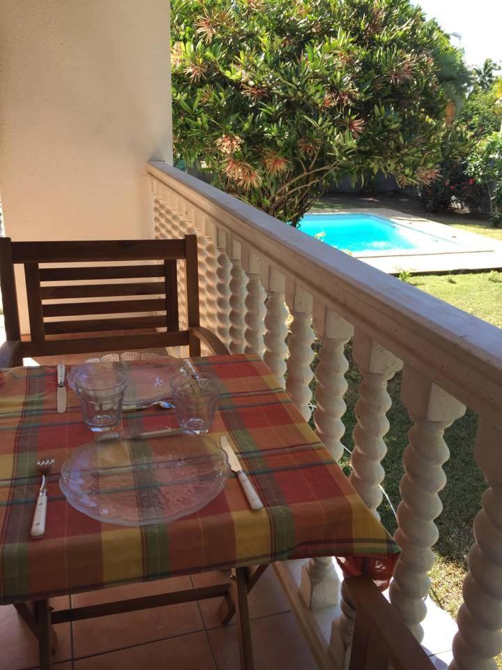 T2 Tropical En Bord De Piscine A 100M De La Mer Apartment Le Carbet Luaran gambar