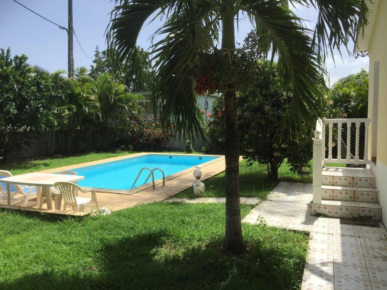 T2 Tropical En Bord De Piscine A 100M De La Mer Apartment Le Carbet Luaran gambar